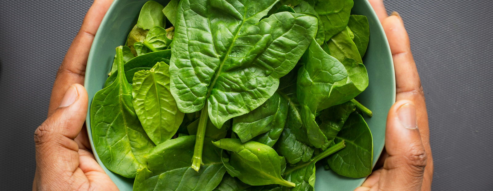 Iron-boosting green smoothie with spinach, spirulina, and blackstrap molasses
