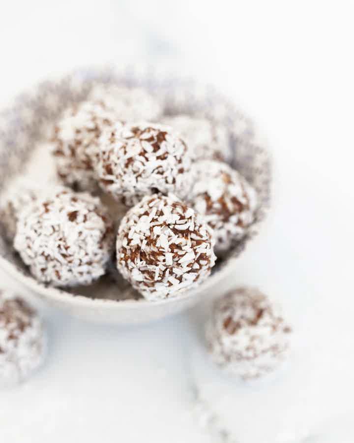 Coconut Maca Cashew Energy Bites