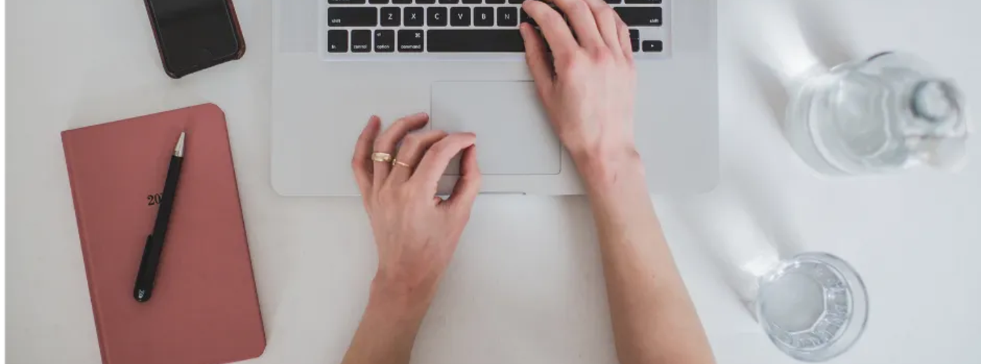 hands computer 9533024