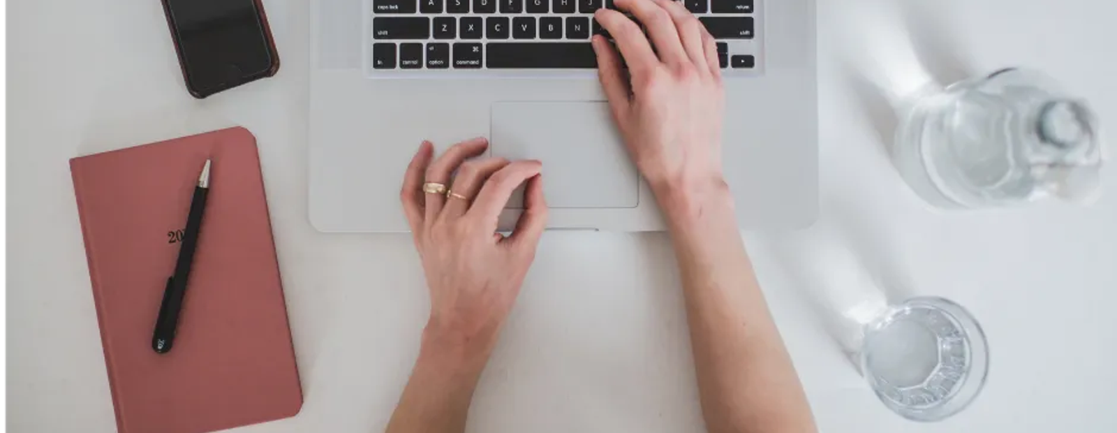 hands computer 9533024