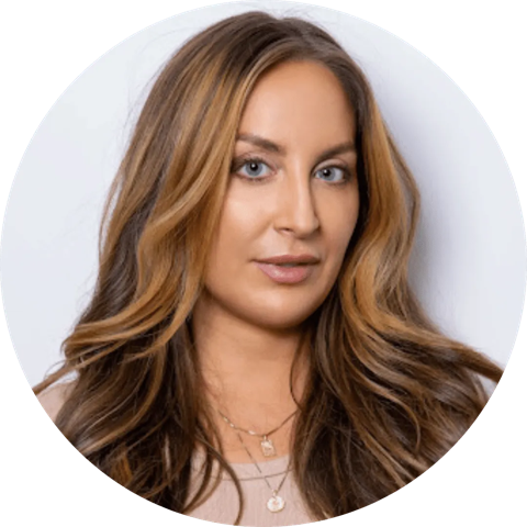 Paula Fernandez headshot