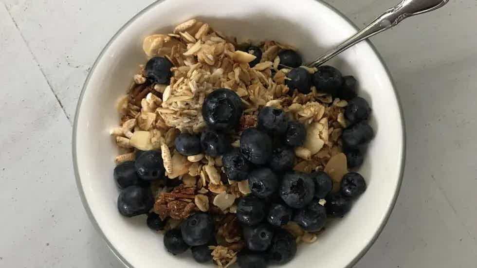 Quick & Easy Crunchy Coconut Granola