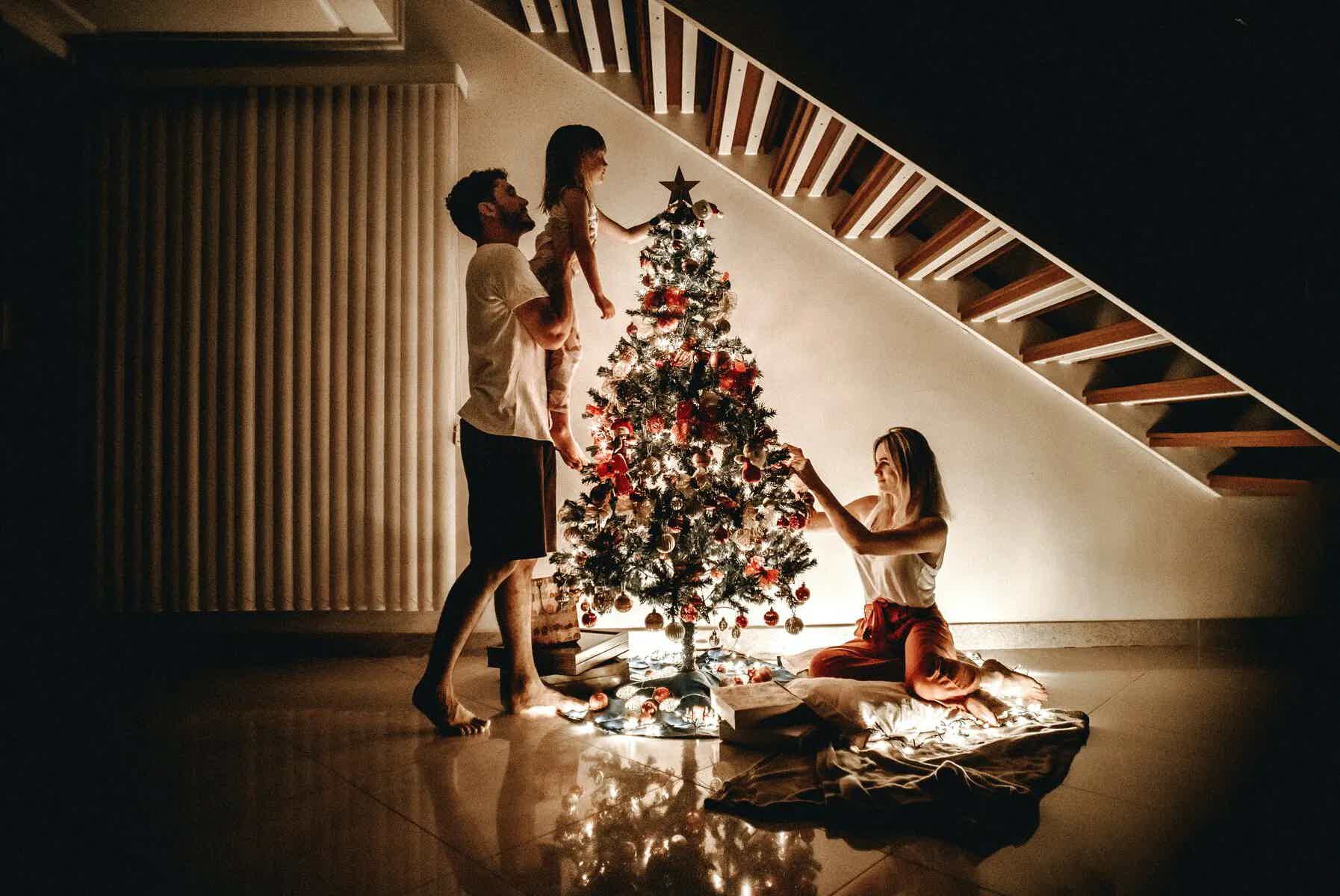Thriving Through Tinsel Time: A Naturopathic Approach to Festive Well-Being!